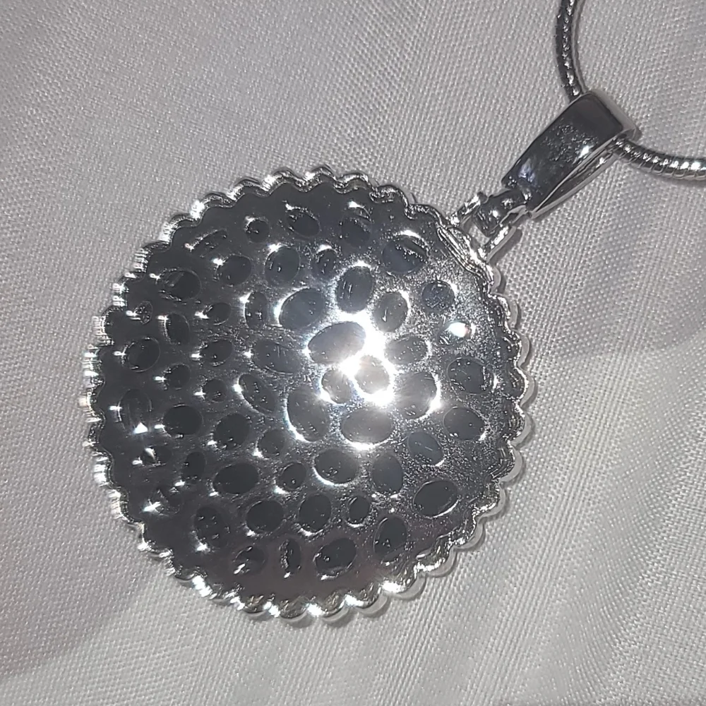 BEAUTIFUL New medallion necklace black crystal by Simply You. Silver Black - Picture 7 of 7